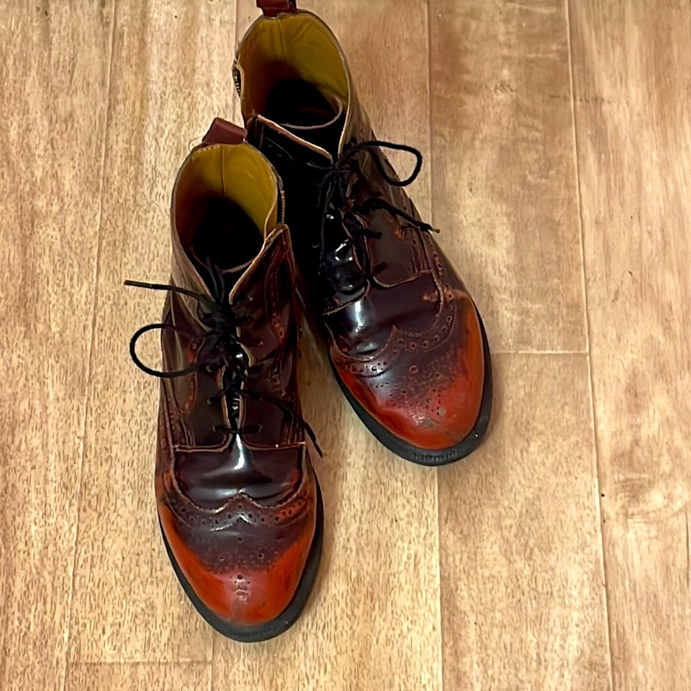 Dr Marten Delphine laceups size 9